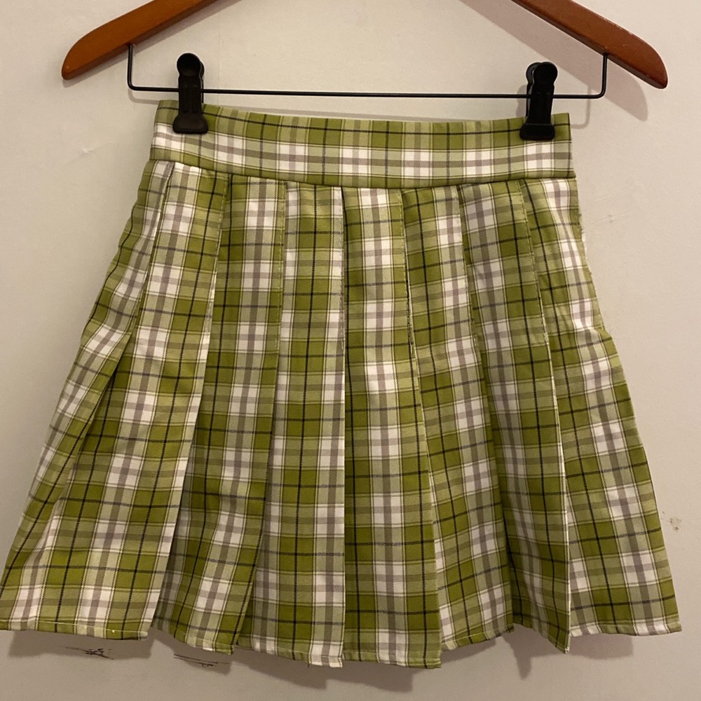 NWOT Princess Polly green white pleated Lona skirt